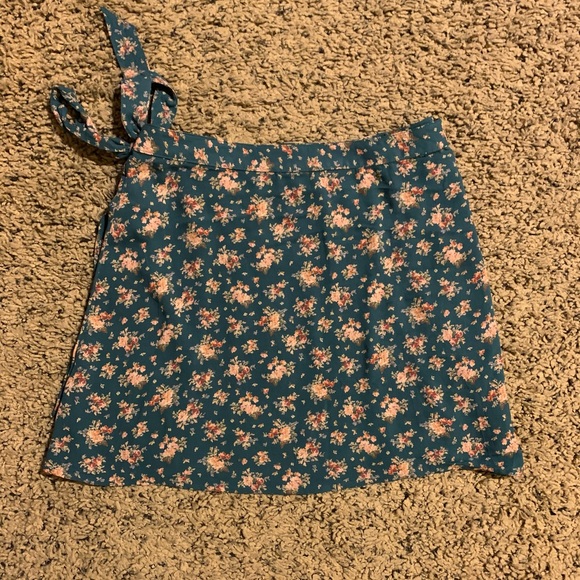 American Eagle Floral Tie Wrap Skirt - Picture 3 of 5